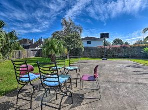 Family-friendly Home ~ 12 Mi to Space Center!