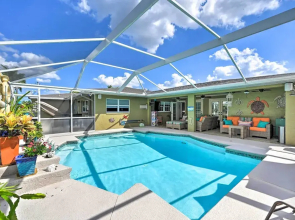 1 Mi to Dtwn: Sun-soaked Cape Coral Getaway!