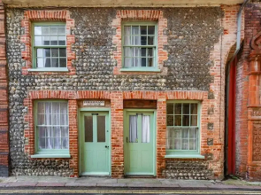 Host Stay Shoemakers Cottage