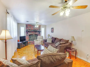 Inviting Vicksburg Home w/ Patio + Charcoal Grill!
