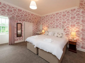 Cranstoun Riddel - Magnificent 6 Bedroom Property