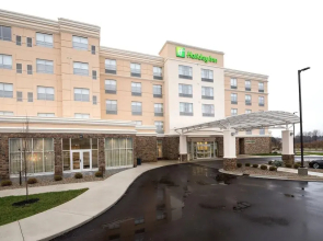 Holiday Inn & Suites Detroit - Troy