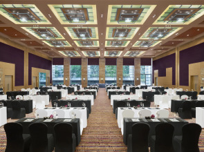 Grand Hyatt Mumbai Hotel and Serviced Apartments