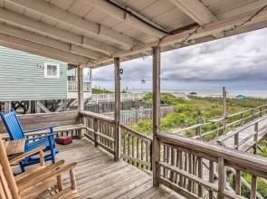 Rustic Beachfront Cottage w/ Deck & Boardwalk