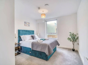 Salford Duplex Apartment - Near City Center
