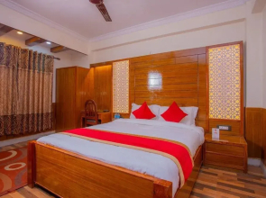 Oyo 304 Hotel Manmana