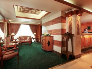 Queen Centre Rotana Suites