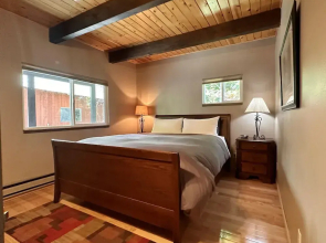 Otter Chalet On Fish Lake 4 Bedroom Home by NW Comfy Cabins by RedAwning