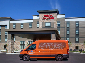 Hampton Inn & Suites Milwaukee West