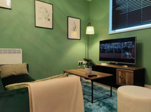 Stunning 2-bed Serviced Apartment in Swindon