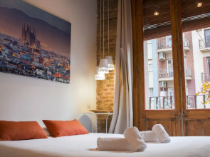 Happy People Sagrada Familia