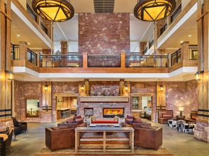 Grand Summit Hotel Spacious Family Suite by RedAwning