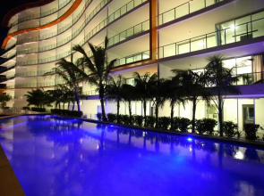 Silvershore Apartments on the Broadwater