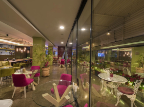Nun Hotel Lara