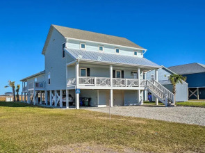 Stunning Surf City Home on Canal w/ Game Room!