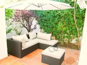 Comfy veranda house near the beach