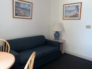 Golden Rail Motel