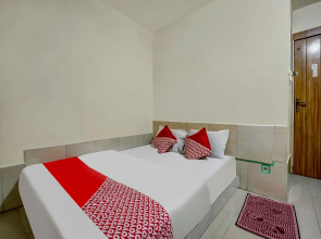 OYO 90158 Hotel Lendosis Perintis Kemerdekaan