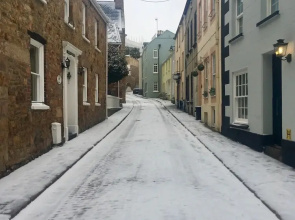 Beautiful 1BR in Historic St Aubin House