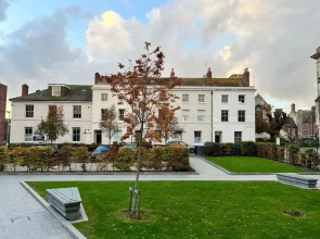 Host Stay Priory Docks Apartment