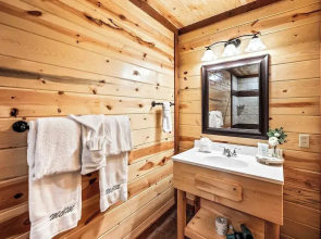 Smokeys Paradise by Avantstay Sleeps 22 + Pool
