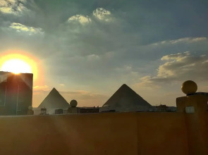 Grand Pyramids View Guesthouse