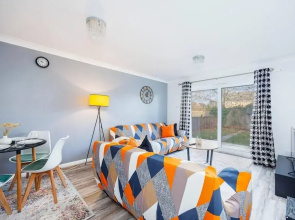 Remarkable 2- Bed House in Barking Essex