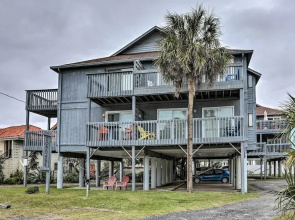 Breezy Murrells Inlet Condo w/ Deck: Walk to Beach