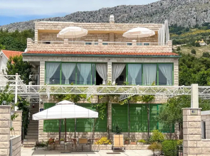 Stunning Apartment in Dugi Rat With 2 Bedrooms and Wifi