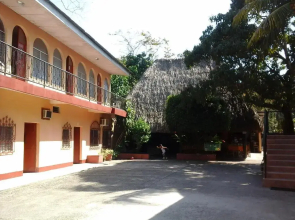 Hotel y Restaurante La Fonda Escondida