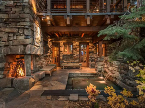 Stunning Big Springs Residence with Private Hot Tub! - Gray Wolf Northstar