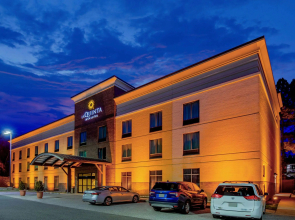 La Quinta Inn & Suites by Wyndham Bel Air/I-95 Exit 77A
