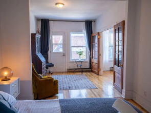 Stunning 2 Bedroom Apt! 3mins Walk From CDN Metro