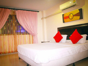 Royal Q&D Suites Hotel