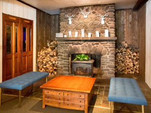 Pine Hill Arms Hotel