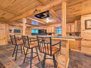 Broken Bow Retreat on 2 Acres w/ Hot Tub & Deck!