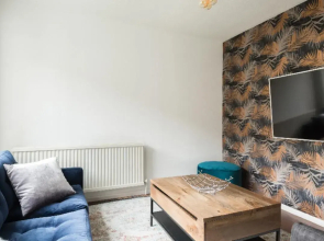 The Century Chalet - Contemporary 2bdr Townhouse With Parking