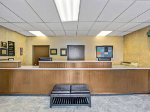 Travelodge Center Strip