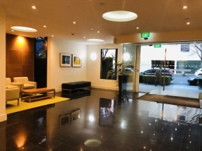 C You 2BR Spacious Apt South Melbourne