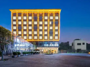 Huayu Light Luxury Hotel