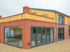 Orchard Barn-Luxury 4 BD Barn Conversion