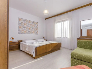Apartments and Rooms Antee