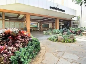 Deluxe Ocean and Diamond Head View Waikiki Condo, Free parking! by Koko Resort Vacation Rentals