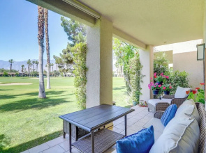Resort Pools + Golf: Palm Springs Condo!