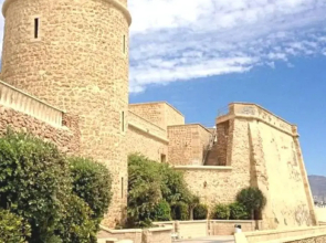 a 600 m de la playa y el castillo santa ana