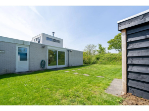 Bungalow in the child-friendly park De Klepperstee near the beach
