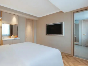 Vienna Hotel (Changsha Yuelu Mountain Orange Island West Lake Park Branch)