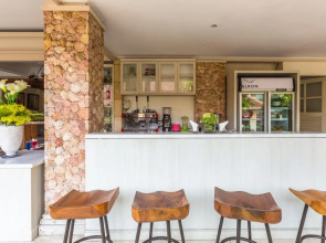 Alron Hotel Kuta Powered by Archipelago