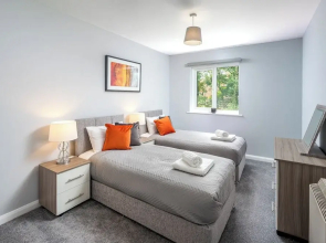 Modern 1-bedroom in Crawley With Free Parking