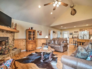 Hiawassee Cabin w/ Mtn Views < 1 Mi to Lake!